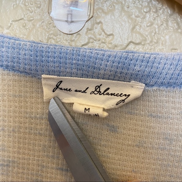 Jane and Delancey blue waffle knit thermal button front detail buttoned sleeves - Picture 3 of 4